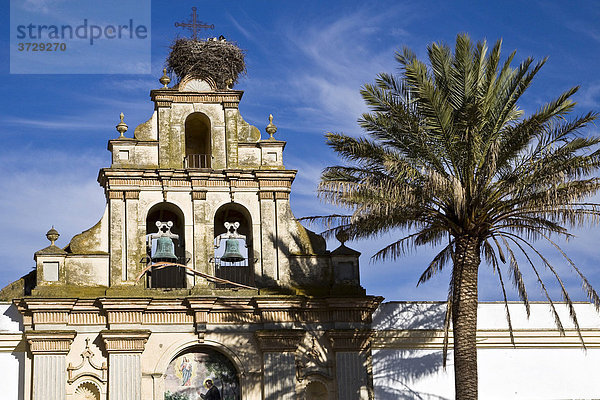 Alter Glockenturm in dem andalusischen Dorf Arcos  Spanien  Europa
