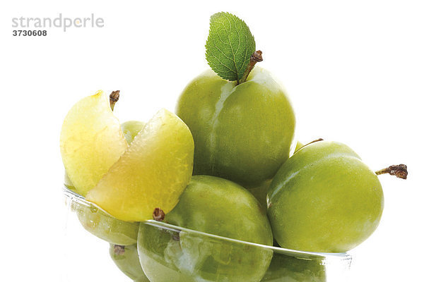 Reneklode (Prunus italica)  Reineclauden mit Blättchen im Glas