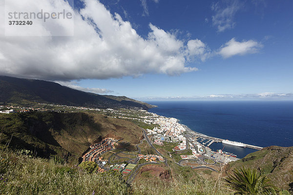 Blick von Mirador de la ConcepciÛn über Risco de la ConcepciÛn und Santa Cruz de la Palma  La Palma  Kanarische Inseln  Kanaren  Spanien