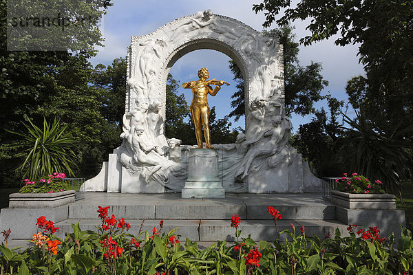 Johann-Strauß-Denkmal im Stadtpark  Wien  Österreich  Europa