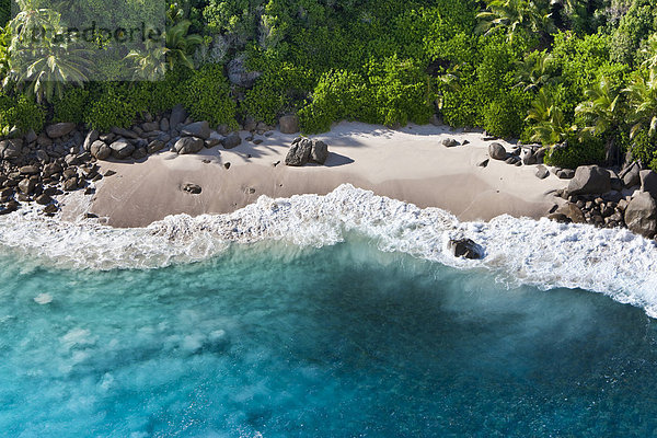 Die Küste vor dem Strand Grand Anse  Insel Mahe  Seychellen  Indischer Ozean  Afrika