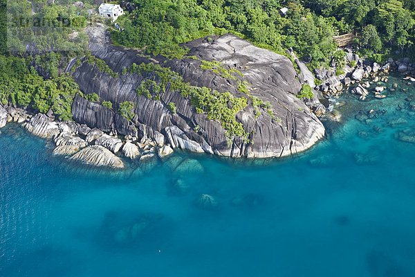 Die Küste von Anse Major mit den typischen Granitfelsen der Seychellen  Insel Mahe  Seychellen  Indischer Ozean  Afrika