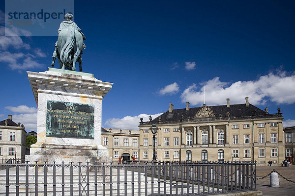 Königlicher Palast Amalienborg in Kopenhagen  Dänemark  Europa