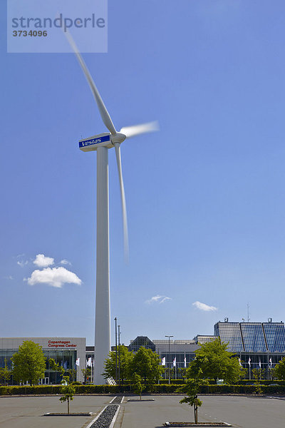 Windkraftanlage auf dem Messegelände Bella Center in Kopenhagen  Dänemark  Europa