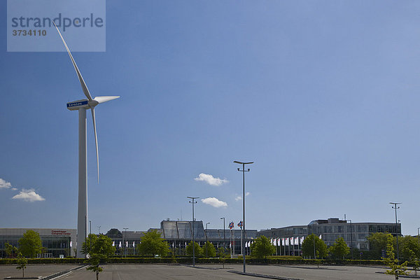Windturbine an der Messe- und Kongreßhalle Bella Center in Kopenhagen  Dänemark  Europa
