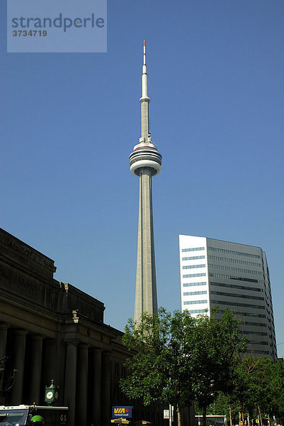 Der 553 Meter hohe CN-Tower  Canadian National Tower  in Toronto  Ontario  Kanada
