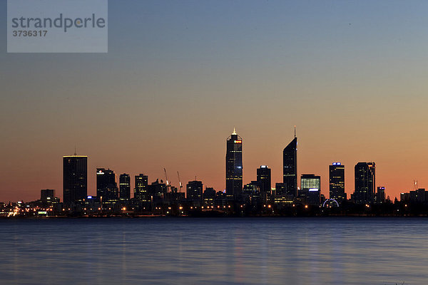 Skyline von Perth und Swan River  Western Australia  Australien