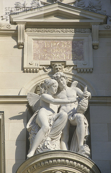 Skulptur Eros und Psyche an der Fassade  Kunsthistorisches Museum  Wien  Österreich  Europa
