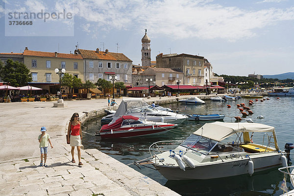 Hafen von Krk Stadt  Adria  Mittelmeer  Insel Krk  Istrien  Kroatien  Europa
