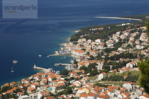 Blick von oben auf Bol  Insel Brac  Dalmatien  Kroatien  Mittelmeer  Europa