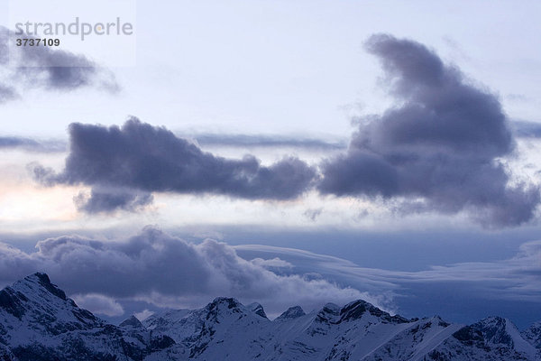 Wolkenstimmung über dem Karwendel  Rofan  Achensee  Tirol  Österreich  Europa