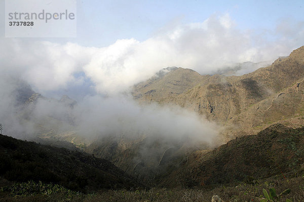 Wolken im Wandergebiet Teno-Gebirge  Teneriffa  Kanarische Inseln  Spanien  Europa