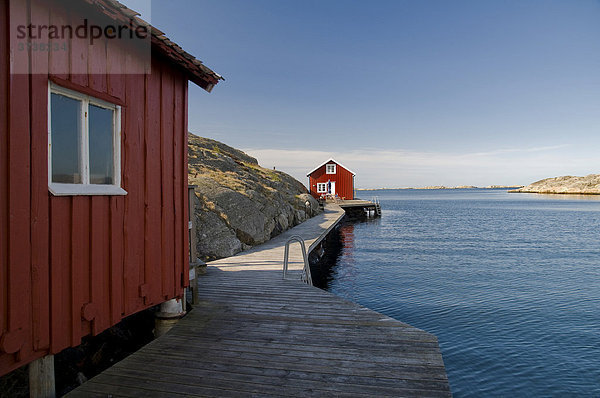 Rote Holzhäuser am Meer  Smögen  Bohuslän  Schweden  Skandinavien  Europa