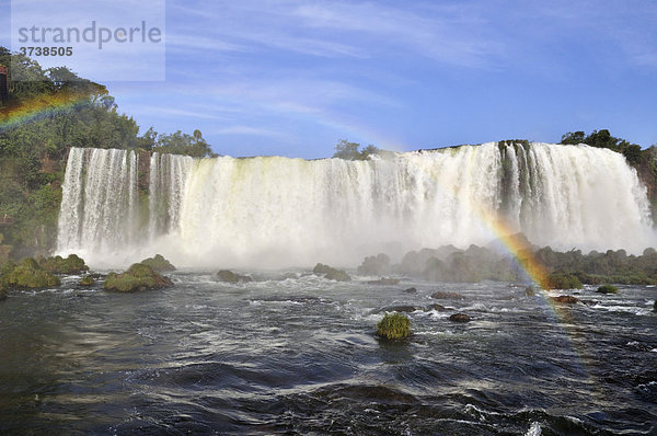 Wasserfälle von Iguazu mit Regenbogen  Brasilien/Argentinien  Südamerika