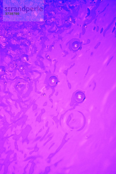 Blauer und violetter Wasserstand  Hintergrund