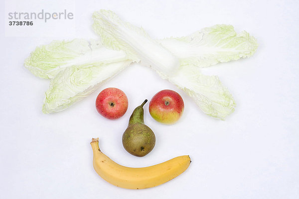Gesicht aus Birne  Äpfeln  Bananen und Sellerie