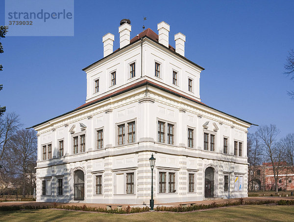 Freudenhaus in Ostrov  Karlovy Vary Bezirk  West-Böhmen  Tschechische Republik  Europa