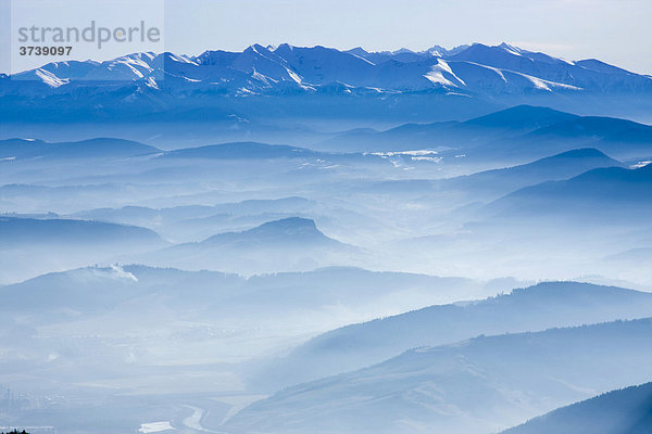 Hohe Tatra Nationalpark gesehen vom Chleb-Gipfel  Mala Fatra Nationalpark  Slowakei  Europa