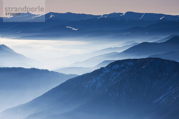 Morgendämmerung gesehen vom Chleb-Gipfel  Mala Fatra Nationalpark  Slowakei  Europa