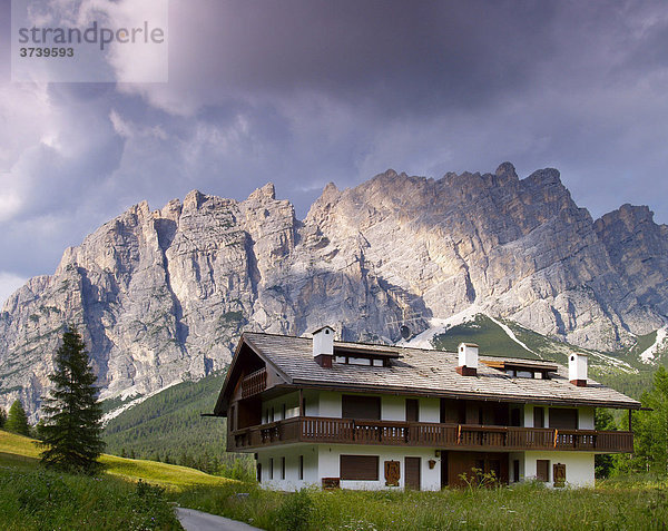 Pomagagnon Bergrand von Cortina d¥Ampezzo aus gesehen  Dolomiten  Alpen  Italien  Europa