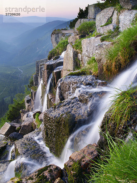 Pancava-Wasserfall  Krkonose Nationalpark  Riesengebirge Nationalpark  Ost-Böhmen  Tschechische Republik  Europa