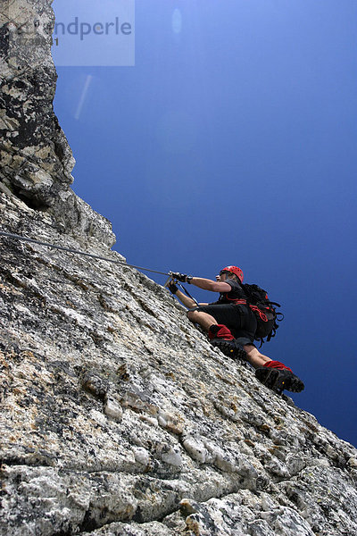 Bergsteiger an der Kristallwand  Nationalpark Hohe Tauern  Alpen  Österreich  Europa