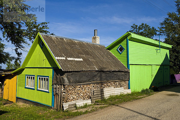 Colourful wooden house  Kasepee  Lake Peipsi  Peipsu jaerv  Estonia  Baltic States  Europe