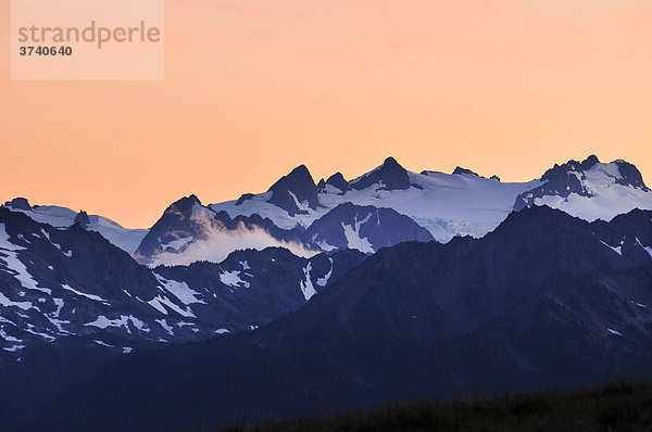 Vergletscherte Bergkette mit Mt Olympus  Olympic Peninsula  Nationalpark  Washington  USA