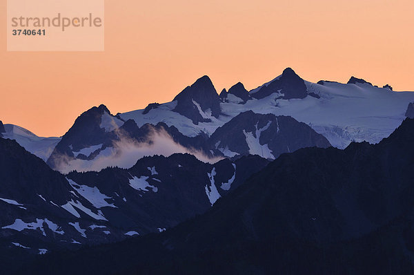 Vergletscherte Bergkette mit Mt Olympus  Olympic Peninsula  Nationalpark  Washington  USA