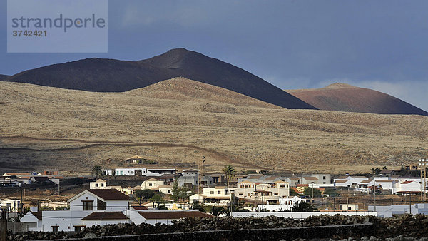 Lajares vor Gebirgsregion Montana Colorada  Fuerteventura  Kanarische Inseln  Spanien  Europa