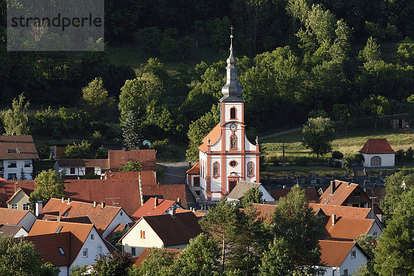 Kirche  Ortschaft Leubach  Rhön  Unterfranken  Bayern  Deutschland  Europa