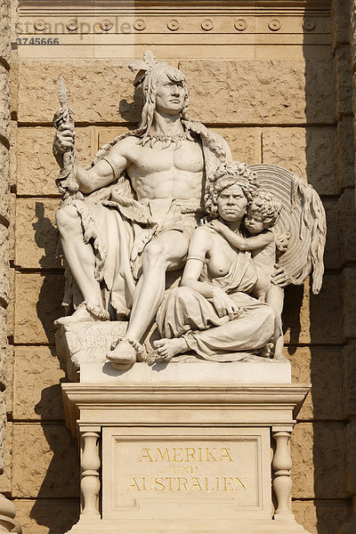 Symbolfiguren für Amerika und Australien an Fassade Naturhistorisches Museum  Wien  Österreich  Europa
