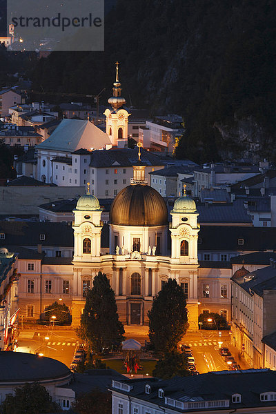Dreifaltigkeitskirche und Kirche St. Sebastian  Stadt Salzburg  Österreich  Europa