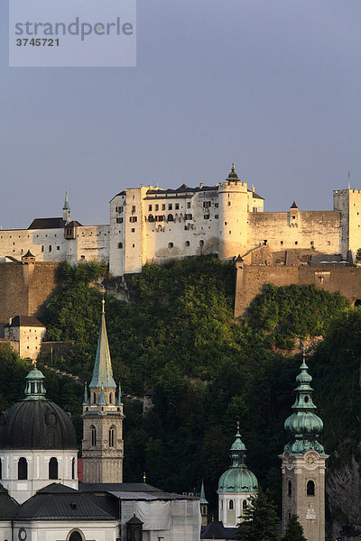 Kollegienkirche  Franziskanerkirche St. Peter  Festung Hohensalzburg  Stadt Salzburg  Österreich  Europa