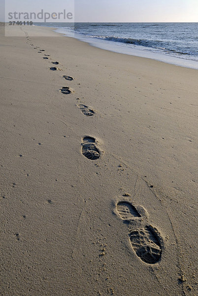 Fußspuren am Strand  Insel Sylt  Schleswig-Holstein  Deutschland  Europa