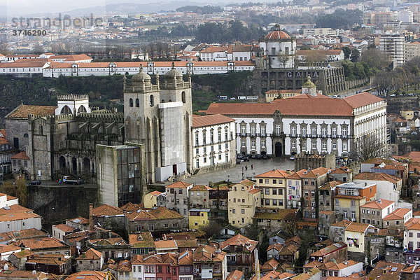 Die Altstadt von Porto mit der Kathedrale  Porto  UNESCO Weltkulturerbe  Portugal  Europa