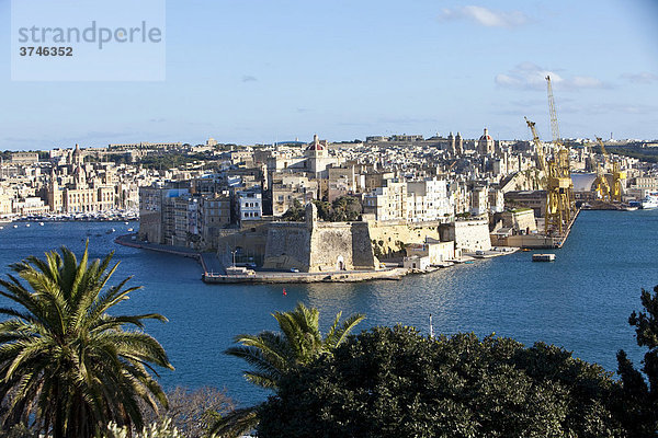 Grand Harbour  view of Senglea from Valletta  Malta  Europe