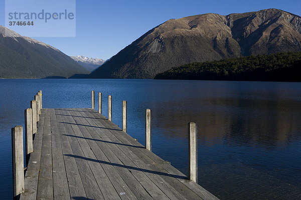 Einsamer Holzsteg  Nelson Lakes  Südinsel  Neuseeland