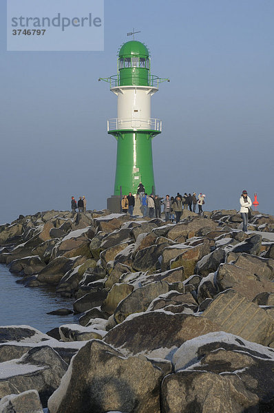 Mole  Leuchtturm  Warnemünde  Mecklenburg-Vorpommern  Deutschland  Europa