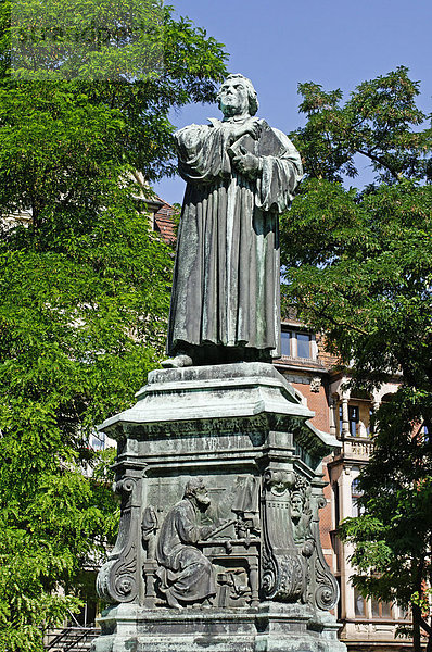 Denkmal für Martin Luther am Karlsplatz  Eisenach  Thüringen  Deutschland  Europa