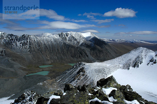 Schneebedeckte Berge  Bergseen  Turgen Uul-Massiv  Kharkhiraa bei Ulaangom  Mongolischer Altai  Uvs Aimag  Mongolei  Asien