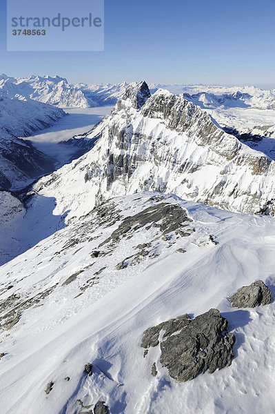 Sicht von Titlis in die Berner Alpen  mit Eiger  Mönch und Jungfrau hinten  Engelberg  Obwalden  Schweiz  Europa