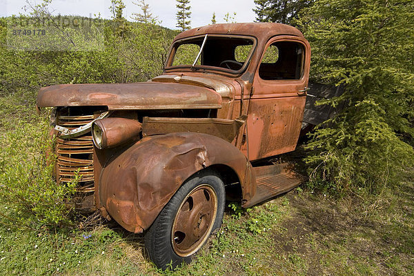 Alter Holz-Truck  verrostet  Lower Laberge Village  Yukon  Kanada  Nordamerika