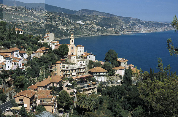 Küste westlich von Ventimiglia  Bergdorf Mortola Inferiore  Ligurien  Riviera  Italien