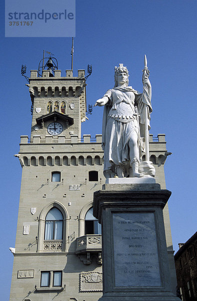 Palazzo Pubblico (Regierungssitz)  Freiheitsstatue  San Marino  Italien