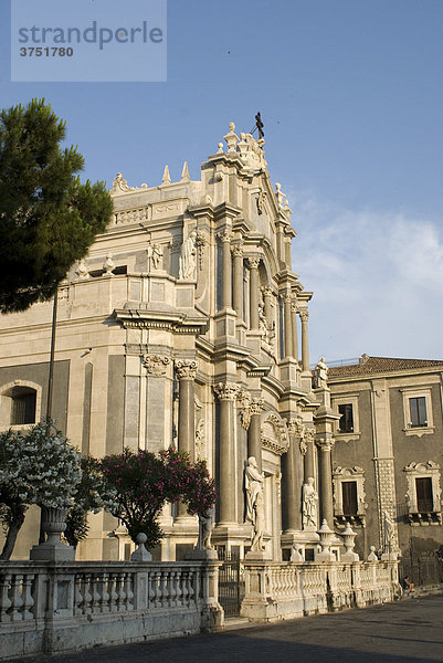 Dom  Westwerk (westliche Fassade)  Piazza del Duomo  Catania  Sizilien  Italien  Süditalien