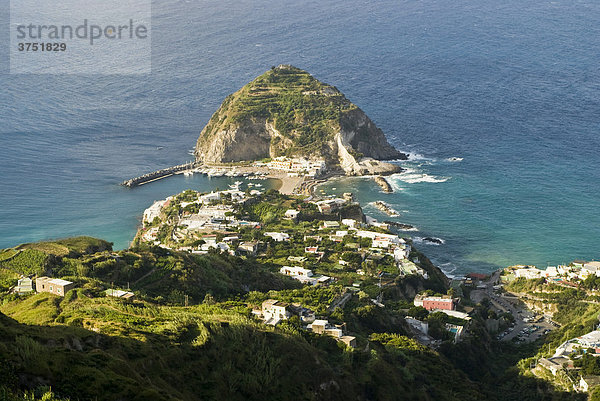 Insel Ischia  Blick auf Sant Angelo  Golf von Neapel  Kampanien  Italien  Süditalien