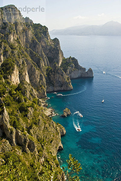 Ostküste  Steilküste  Boote  Insel Capri  Kampanien  Italien