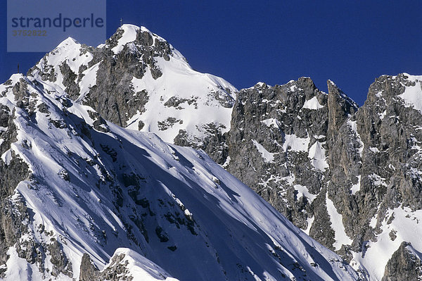 Verschneite Flanke der Nordkette Innsbrucker Klettersteig im Winter  Innsbruck  Tirol  Österreich  Europa