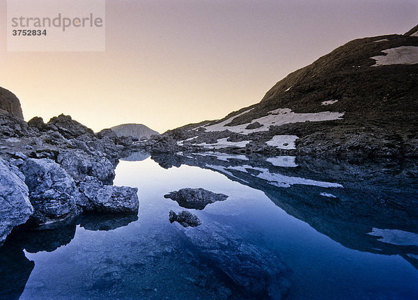 Bergsee  Rosengarten  Antermoiasee Lago di Antermoia  Latemar  Südtirol  Italien  Europa